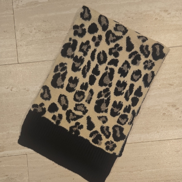 Ann Taylor Factory Accessories - Ann Taylor Animal Print Scarf with Metallic Accent